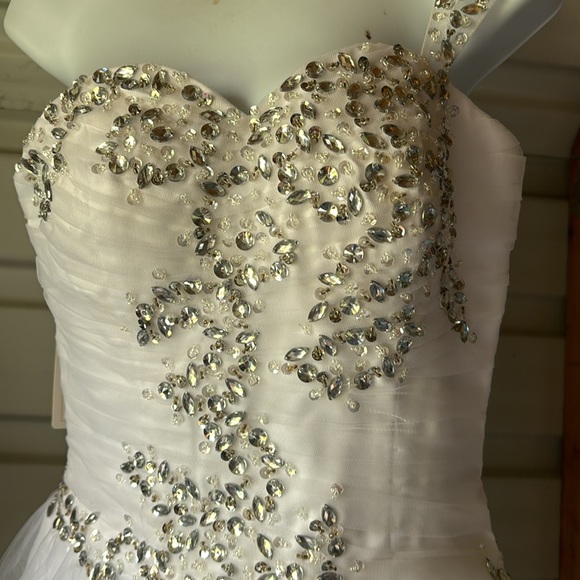 New with tags!!Prom dress - Picture 2 of 7